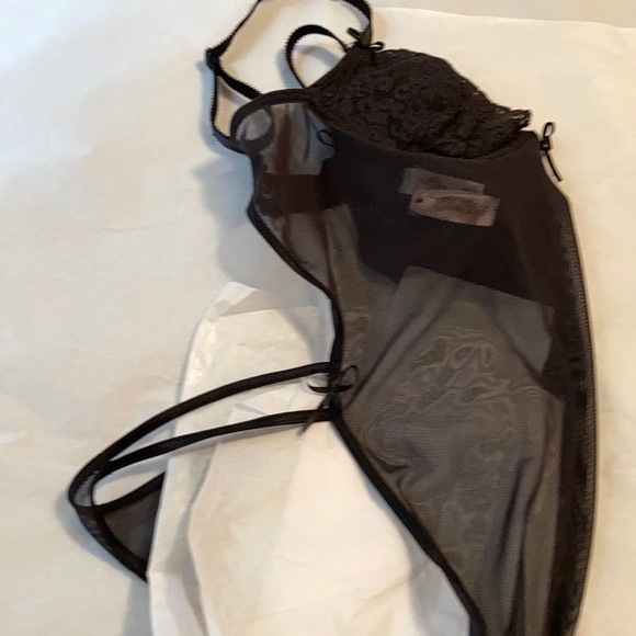 Victoria’s Secret Lace Nylon Teddie - Picture 5 of 7